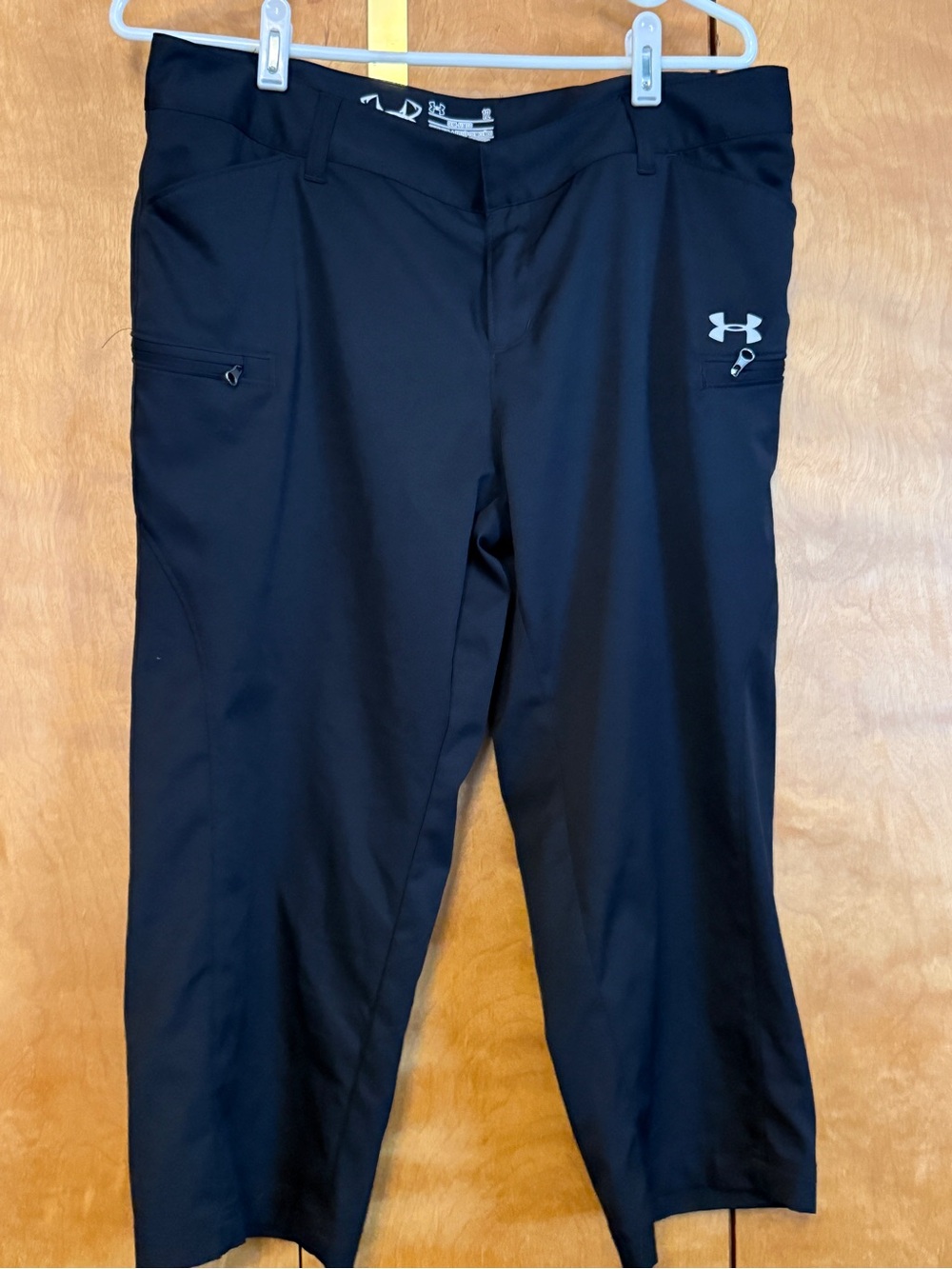 Under Armour Black Athletic Capri Pants size 12